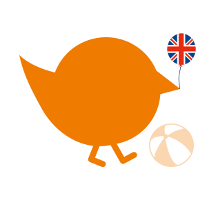orangenes Kueken mit Union Jack und Ball